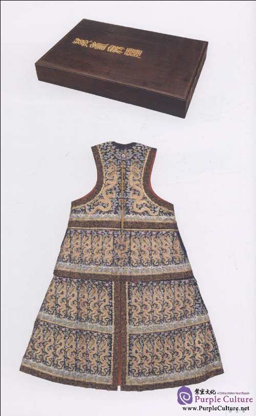Sample pages of Illustrated Dictionary of Qing Dynasty Court Costumes (ISBN:9787513400046)