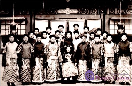 Sample pages of Images of the Late Dynasty through Western Camera: Eunuchs and Imperial Maids (ISBN:880047167, 880047167)